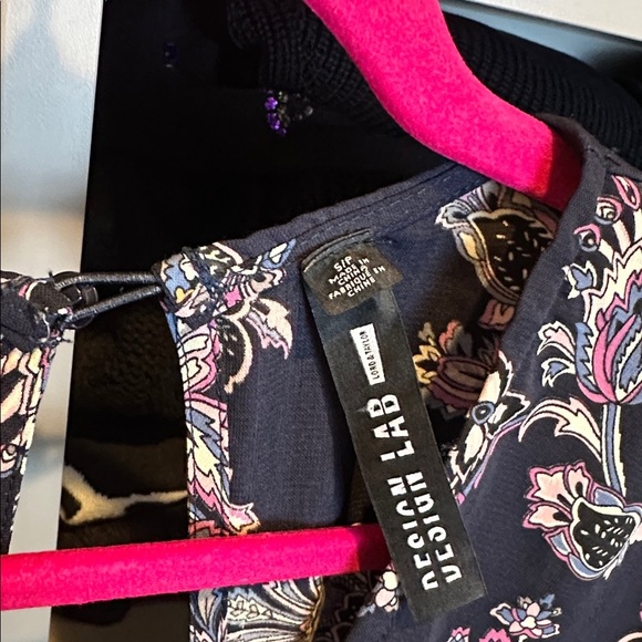 Design Lab navy/pink floral long bell sleeve v neck elastic waist romper size S - Picture 2 of 3